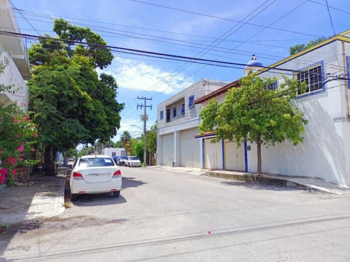 Lleva a albañiles a su casa; le roban su caja fuerte en Playa del Carmen