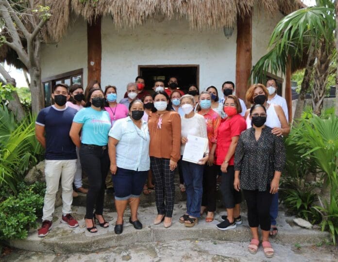 Presenta Blanca Merari Tziu Muñoz a Maura Cordero como presidenta honoraria de DIF Puerto Morelos