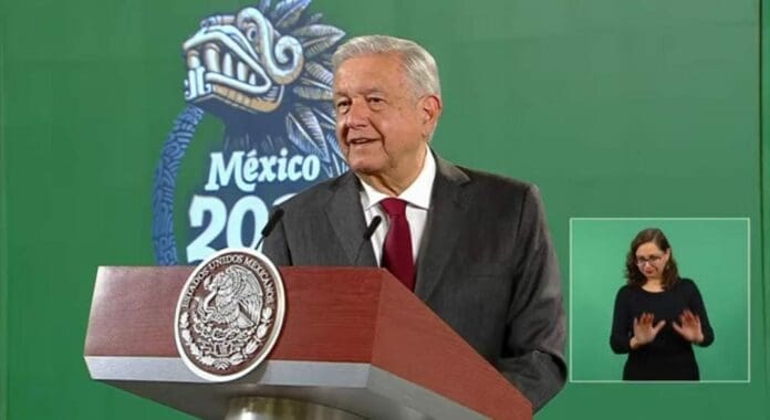 AMLO pidió este día que se vuelva a las aulas en universidades, para que docentes no estén cobrando muy cómodos desde su casa