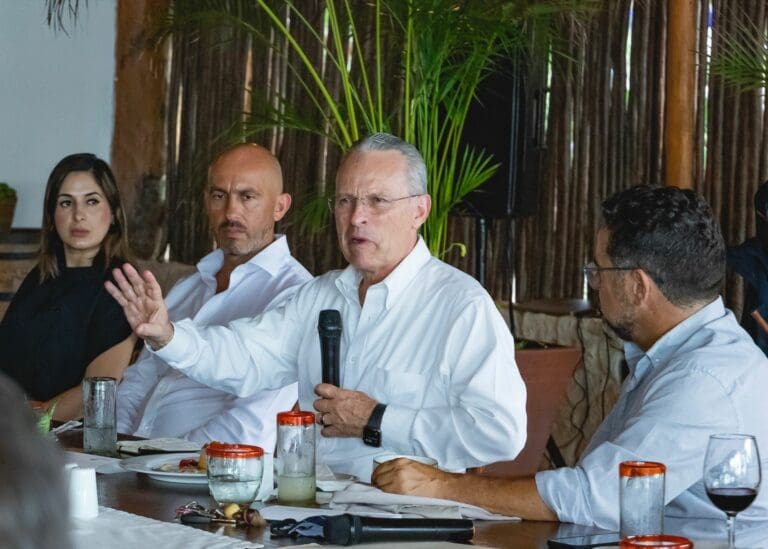 Empresarios de la Riviera Maya trabajan con José Medina Mora