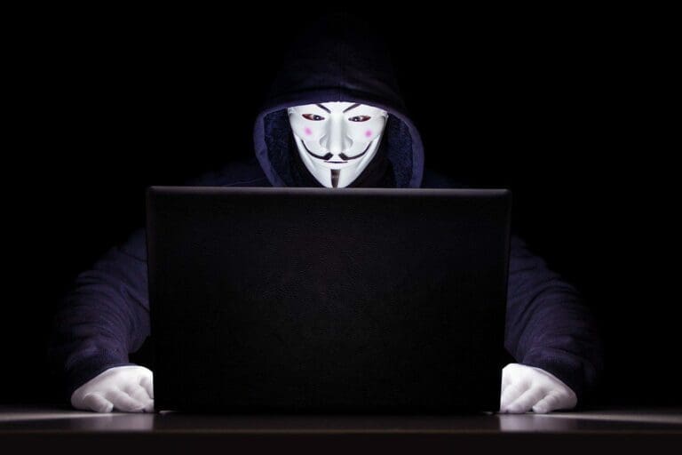 “El mundo es mejor sin FB”: Anonymous se adjudica caída de Facebook y WhatsApp