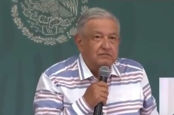 '¿Me van a respetar?': Irrumpen manifestantes en acto de AMLO en Puebla (VIDEO)