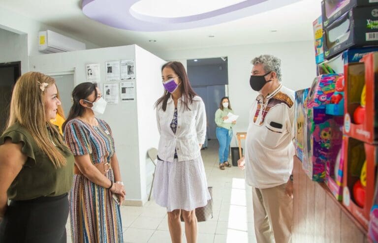Recibe DIF Tulum juguetes del Colegio de Ingenieros y Arquitectos
