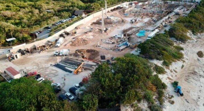 Activistas denuncian que el notario que quiere ser magisdtrado habría incurrido en actos de corrupción en el caso del hotel Riu Cancún. Foto: Nitu