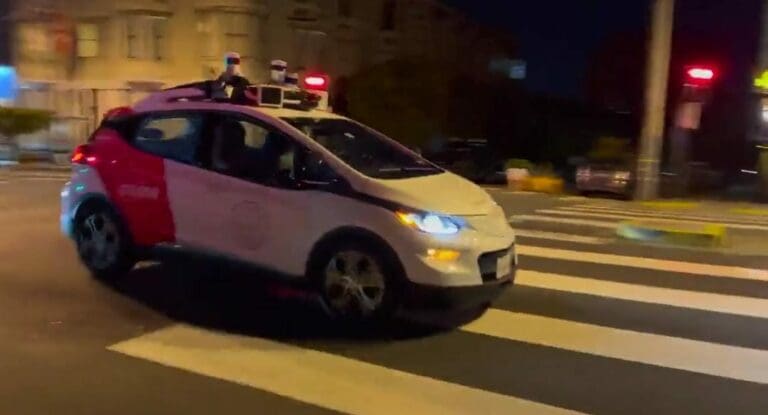Un taxi sin chofer es posible. En Estados Unidos una empresa ya ofrece el servicio con autos ¡que se manejan solos! ¿Qué tal? Foto: Captura de video