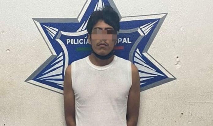 En Playa del Carmen agarraron a un sujeto con bolsas con droga; traís en su poder tanto marihuana como cristal. Lo agarraron en el filtro. Foto: SP de Solidaridad