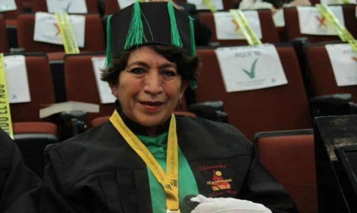 Delfina Gómez, la secretaria de Educación recibió hace meses un Doctorado Honoris Causa; se supo que la escuela que lo otorgó no tiene validez oficial. Foto: FB del Imele