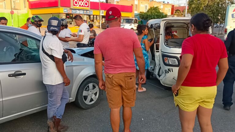 Choque en Playa del Carmen deja dos personas lesionadas