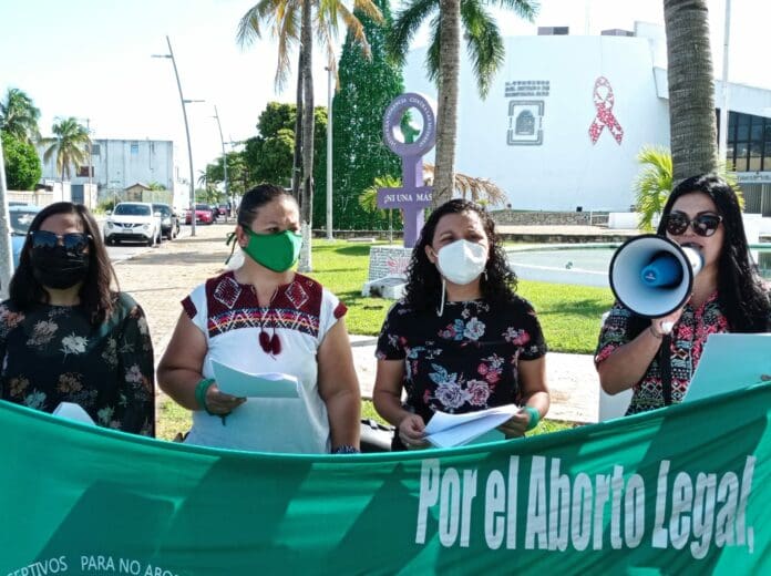 Marcan feministas un año desde la toma del Congreso del Estado