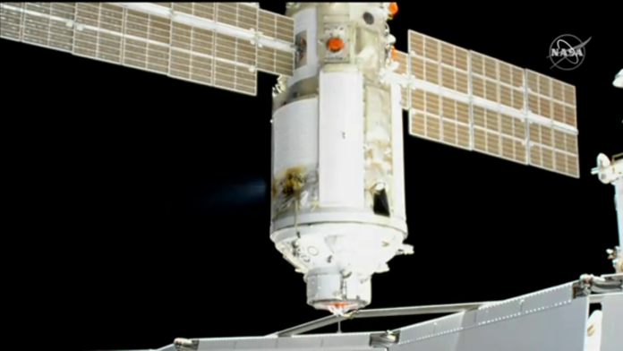 Nave rusa llega a Estación Espacial