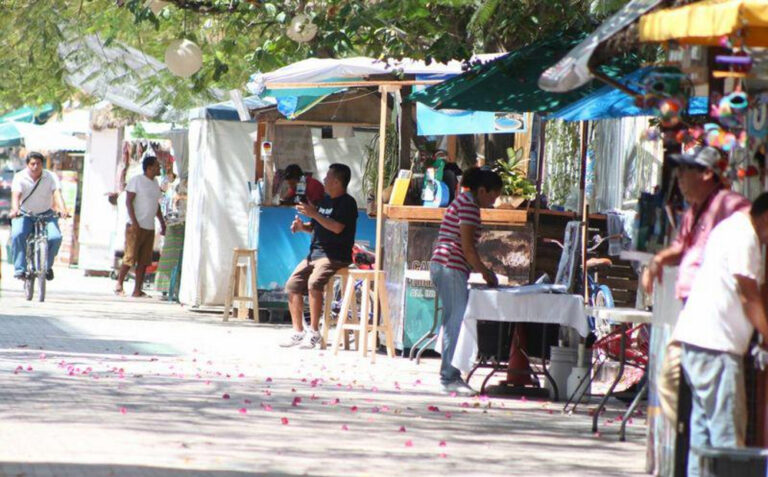 Estiman que más del 35% de los ambulantes no tienen permisos en Playa del Carmen