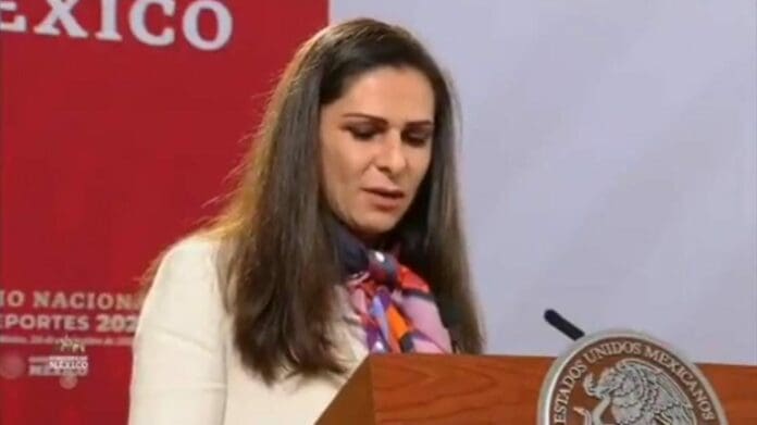 Ana Guevara ha sido muy criticada en redes sociales luego que en un importante evento se equivocara al leer; 