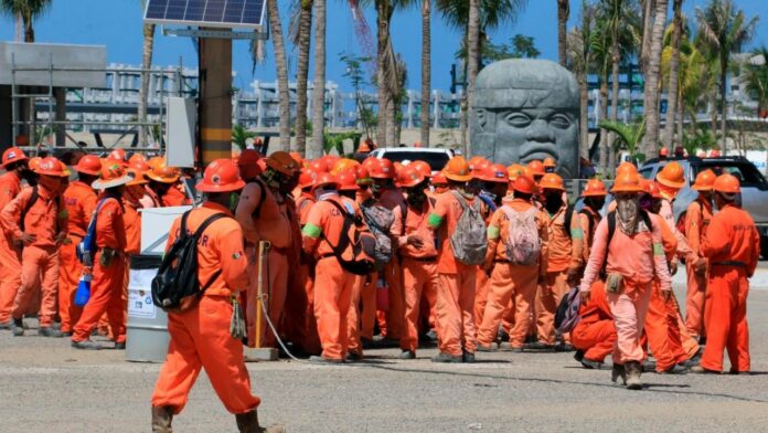 Trabajadores de Refinería Dos Bocas en paro