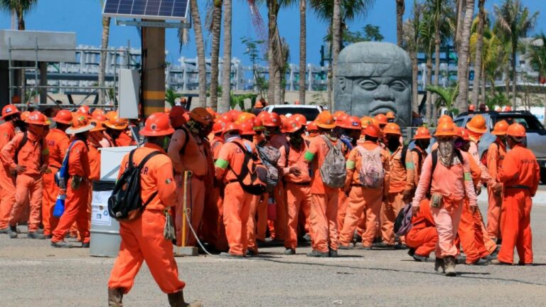 Trabajadores de Refinería Dos Bocas en paro