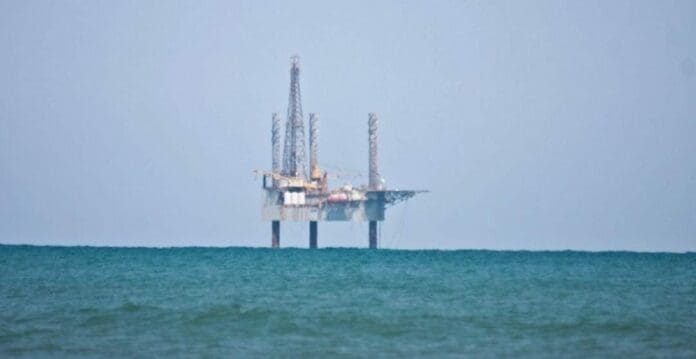 Una petrolera rusa informó que descubrió un yacimiento con más de 250 millones de barrilles de crudo en las costas mexicanas. Foto: Sin Embargo