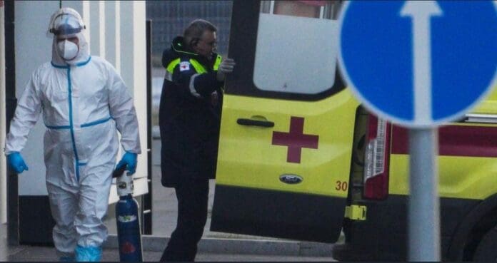 El Covid-19 no se ha acabado. Tan es así que la OMS considera que de aquí a marzo de 2022 unos 700 mil ciudadanos morirán en Europa. Foto: AP