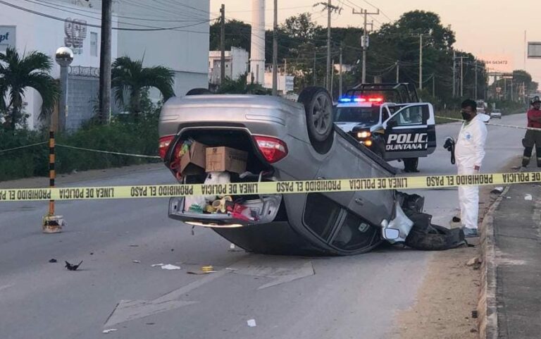 Mujer muere tras volcadura sobre la avenida Portillo de Cancún