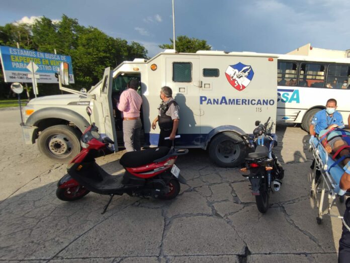 Camión de valores atropella a motociclista en Playa del Carmen