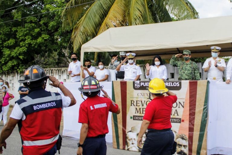 Encabeza Blanca Merari Tziu Muñoz el desfile con motivo del CXI aniversario del inicio de la Revolución Mexicana