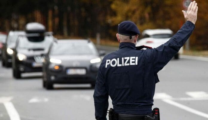 Austria anuncia un nuevo confinamiento y además ha informado que en unos meses hará obligatoria la inmunización; ambos temas son polémicos. Foto: Telegraph.