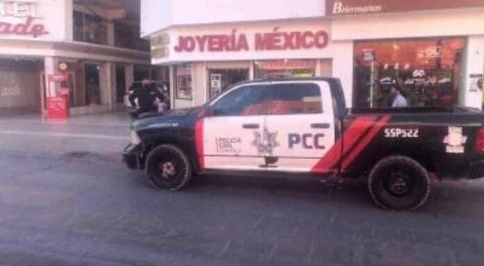 Sujeto se hizo pasar por cliente para robar joyas con un valor superior al medio millón de pesos; con un arma amenazó a la propietaria Foto. Vanguardia