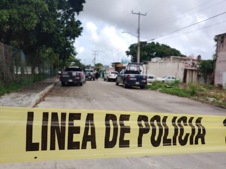 Abandonan a hombre esposado en la Región 102 de Cancún