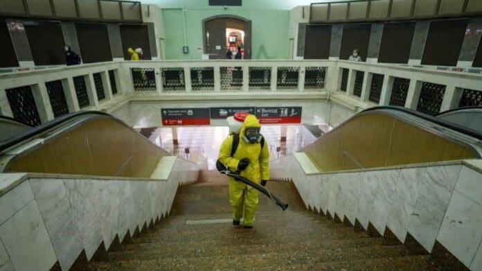 Los casos de Covid-19 en Europa siguen apareciendo, tan es así que se teme una nueva ola de contagios. Por eso analizan la vacunación obligatoria. Foto: EFE