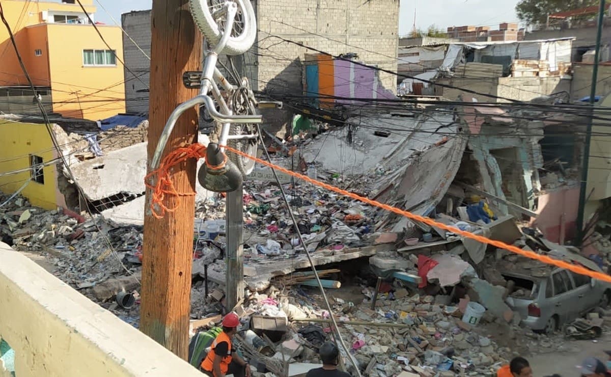 El ultimo adiós a la joven fallecida en explosión de la Pensil