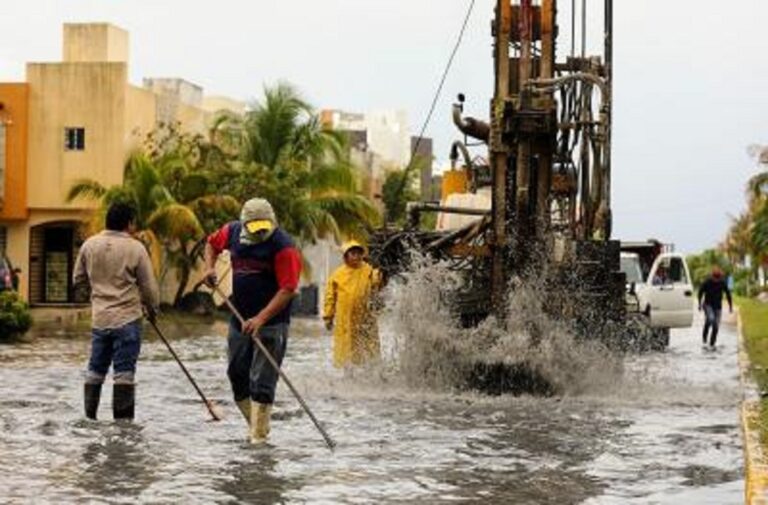 Realizan en Cancún trabajos preventivos por lluvias
