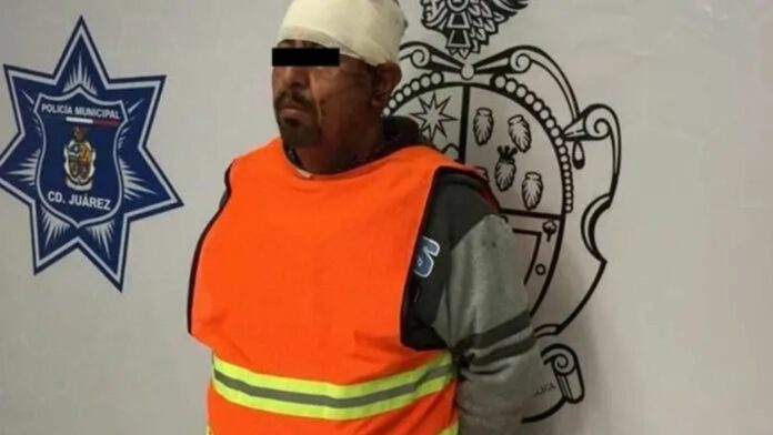 Policías detienen a sujeto por golpear a un ladrón que se metió a casa