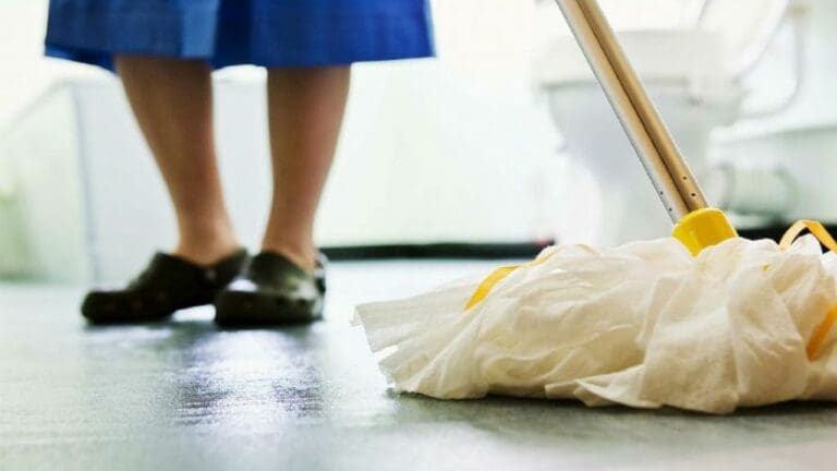 Rescatan a trabajadora del hogar de 80 años encerrada por sus empleadores