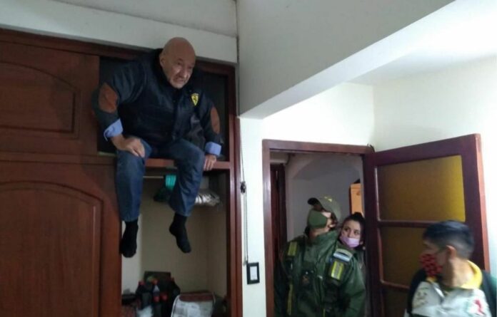Detienen a exmilitar represor escondido en el armario de una vivienda