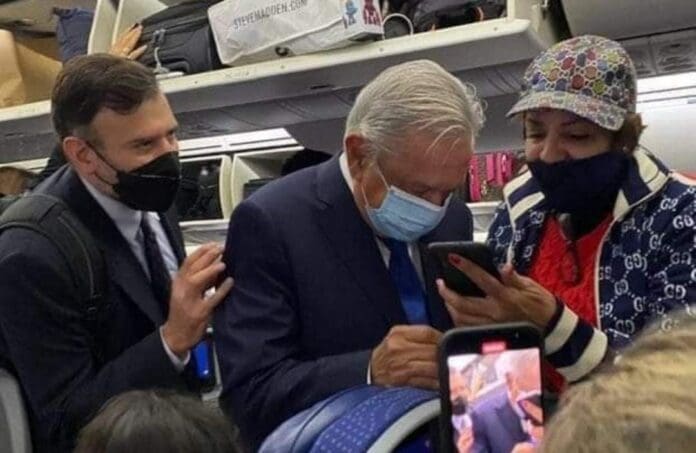 Aseguraron que el hijo menor de AMLO viajó con él a Nueva York y no solo eso, sino que además vestía una prensa carísima, pero no fue así Foto: Redes sociales