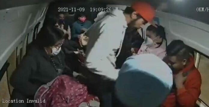 Una vez más ha ocurrido un asalto en el transporte público del Edomex; en instantes los delincuentes se llevan todo. Lamentable.