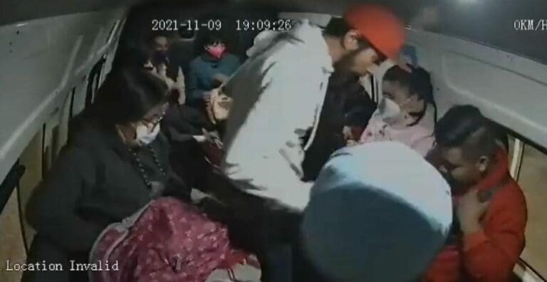 Una vez más ha ocurrido un asalto en el transporte público del Edomex; en instantes los delincuentes se llevan todo. Lamentable.