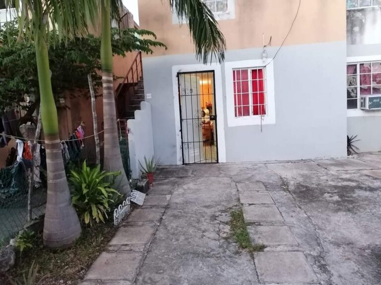 ¿Qué cajón te toca? Esto puedes hacer si tu vecino ocupa tu patio en las duplex de Villas del Sol