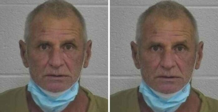 Una menor fue rescatada luego que alertara a unos automovilistas que había sido raptada; hizo señales de auxilio que aprendió en internet