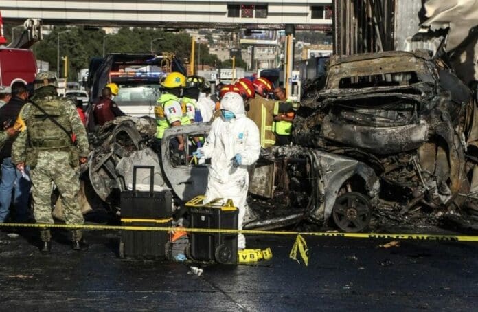Son ya 19 las víctimas del accidente en la México-Puebla; harán pruebas de ADN a las personas fallecidas para poder identificarlas. Foto: Cuartoscuro.