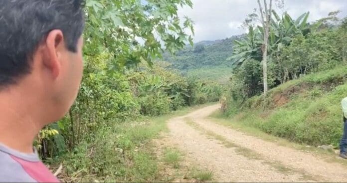 Un periodista que documenta los conflictos que ocurren en Chiapas, grabó mientras le disparaban a él y a sus acompañantes.