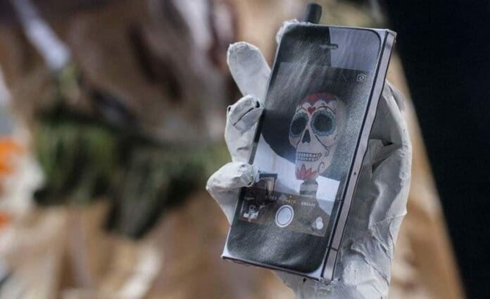 Las muertes por selfies son un fenómeno cada vez más común; y hay más gente que pierde la vida al intentar estas imágenes extremas. Foto: Cuartoscuro