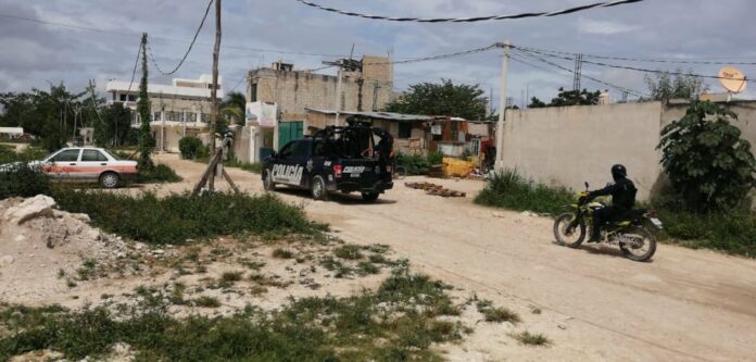 Policía Playa del Carmen mujer