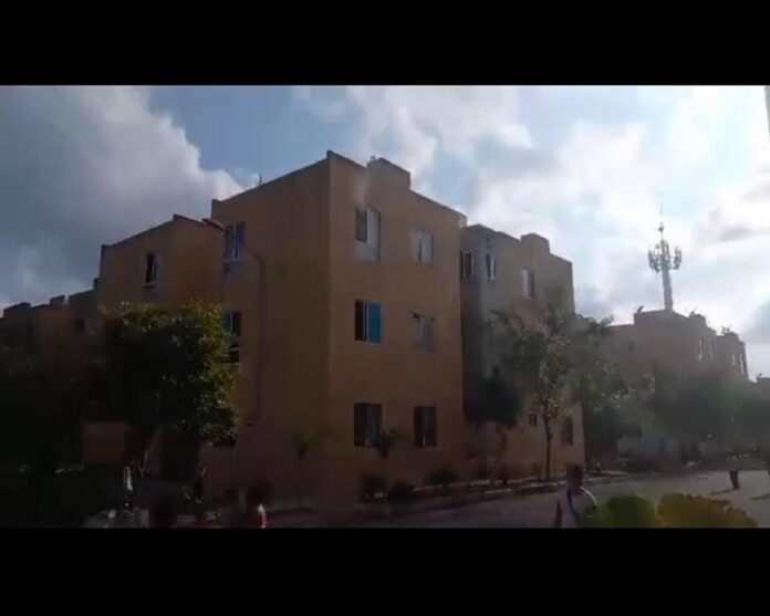 Bomberos combaten incendio en Paseos del Mar