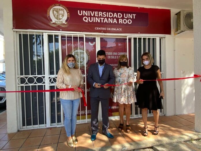Inauguran centro de enlace de Universidad UNT en Playa del Carmen