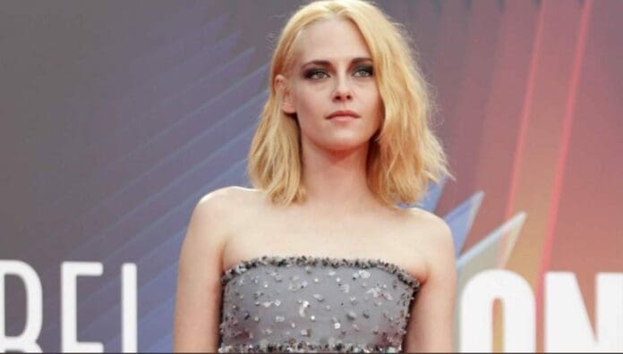 La famosa Kristen Stewart ha anunciado su compromiso; dijo que su novia le propuso casarse y la actriz dijo que sí aceptaba. ¿Qué tal?