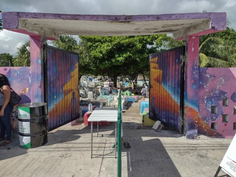 Denuncian saqueo de tumbas en el Panteón Municipal de Cancún