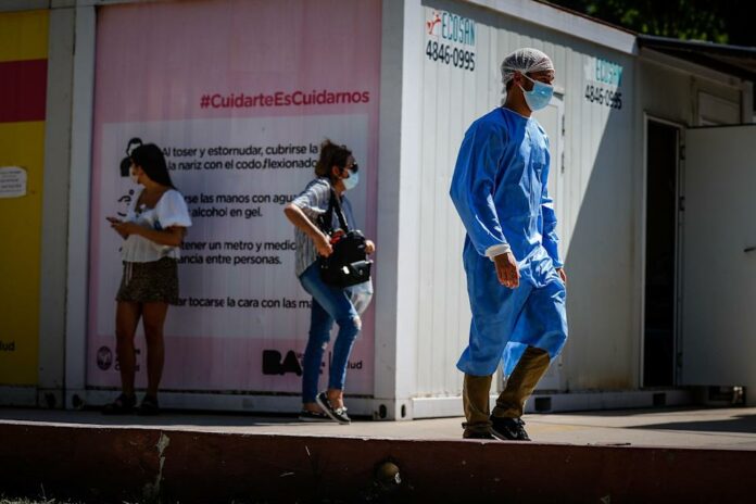 Argentina anota por primera vez más de 50 mil nuevos casos de covid en un día