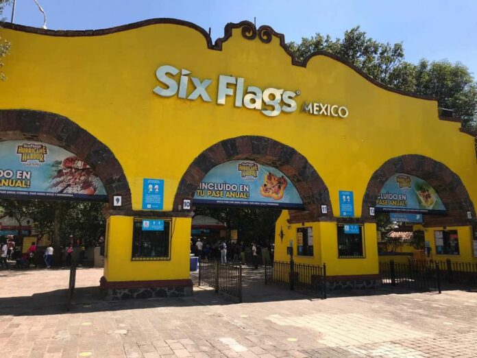 Six Flags respondió: Eliminarán política que impedía ser “demasiado afectuosos”