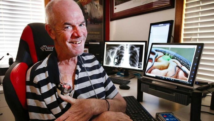 ¡Increíble! Hombre con esclerosis publica primer tuit de la historia escrito 