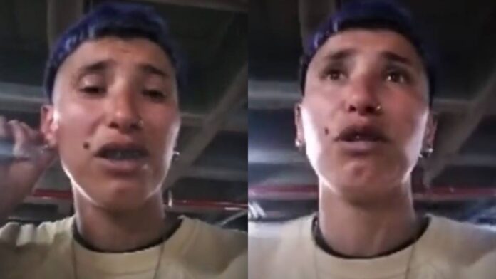 Joven no binario denuncia discriminación en un cine