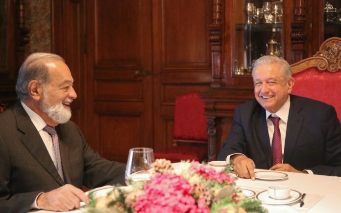 En un día muy movido para él, AMLO se reunió con el empresario Carlos Slim Helú, el hombre más rico del país.
